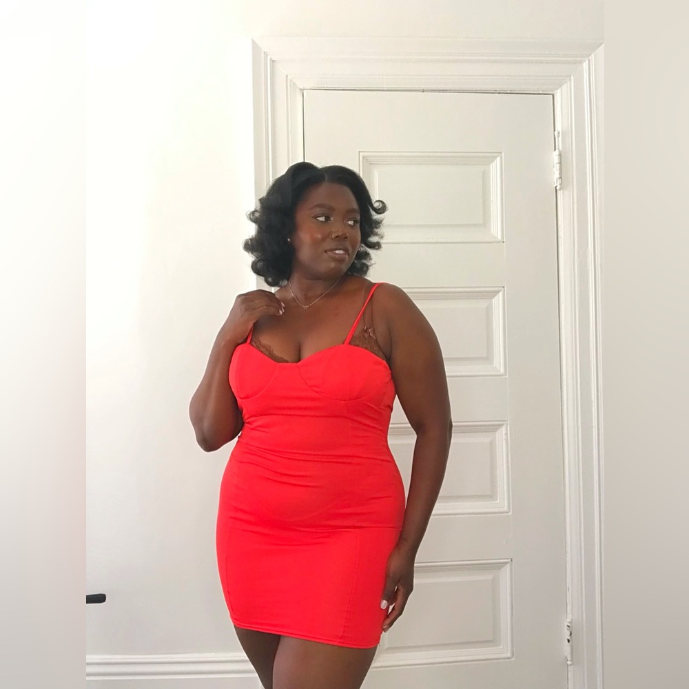 Lady In Red Super Sexy Mini Bodycon Busty Strappy in size (L) Sweetheart Cut